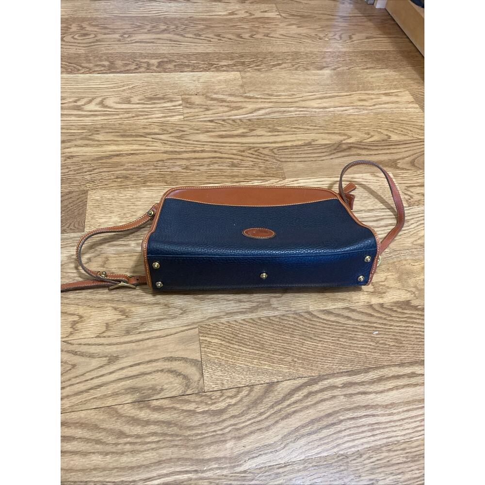 Vintage Dooney & Bourke DB Shell Brown Leather Purse Hand Bag Two Tone Classic